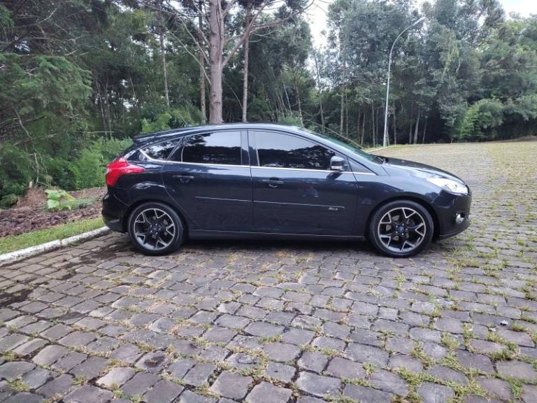 FORD - FOCUS - 2014/2014 - Preta - R$ 51.900,00