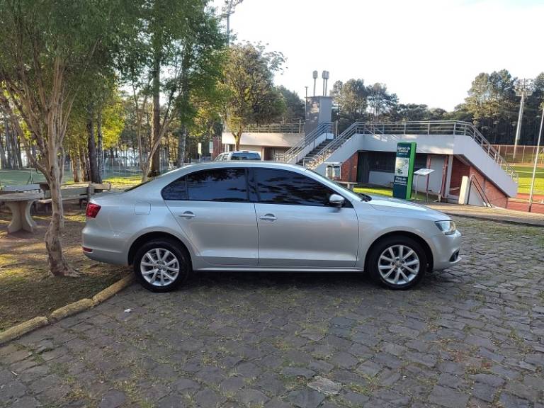VOLKSWAGEN - JETTA - 2013/2013 - Prata - R$ 68.900,00