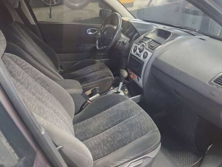 RENAULT - MÉGANE - 2008/2008 - Cinza - R$ 24.900,00