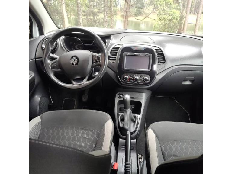 RENAULT - CAPTUR - 2017/2018 - Branca - R$ 69.900,00