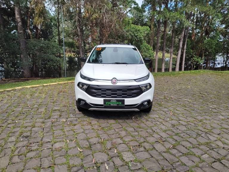 FIAT - TORO - 2017/2018 - Branca - R$ 91.900,00