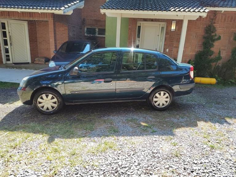 RENAULT - CLIO - 2005/2006 - Verde - R$ 18.500,00
