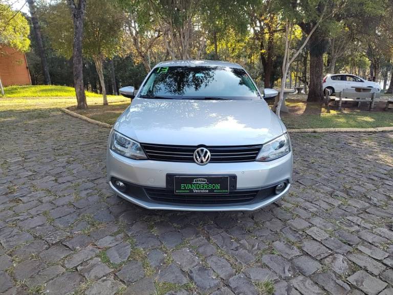 VOLKSWAGEN - JETTA - 2013/2013 - Prata - R$ 68.900,00