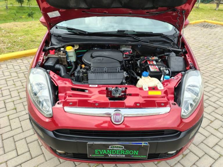 FIAT - PUNTO - 2013/2013 - Vermelha - R$ 37.900,00