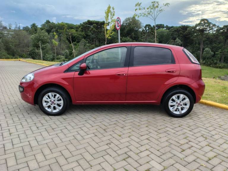 FIAT - PUNTO - 2013/2013 - Vermelha - R$ 37.900,00