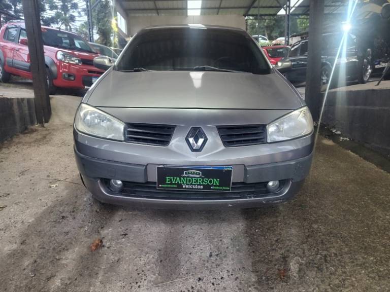 RENAULT - MÉGANE - 2008/2008 - Cinza - R$ 24.900,00