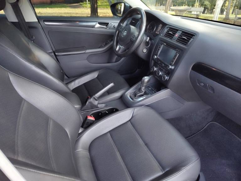 VOLKSWAGEN - JETTA - 2013/2013 - Prata - R$ 68.900,00