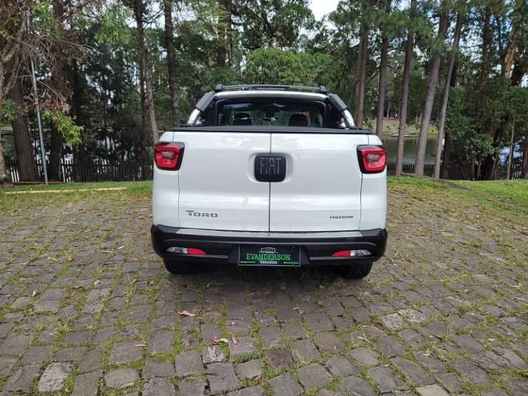 FIAT - TORO - 2017/2018 - Branca - R$ 91.900,00