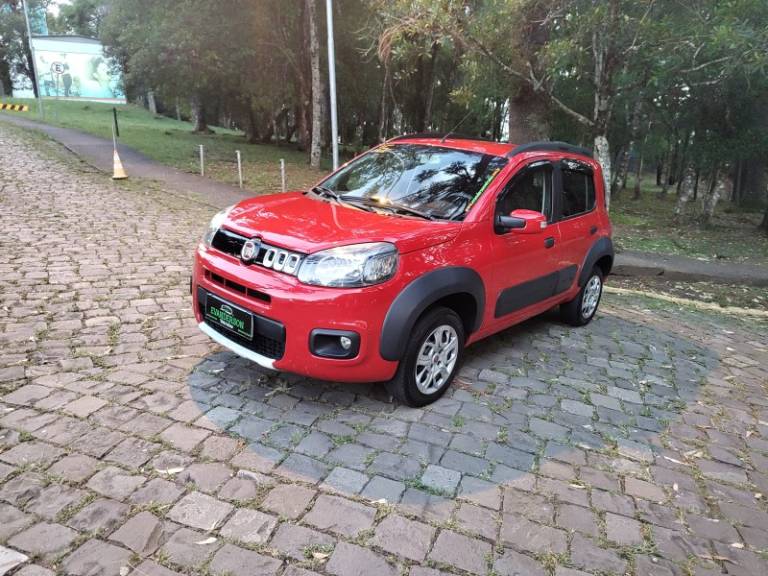 FIAT - UNO - 2016/2016 - Vermelha - R$ 41.900,00