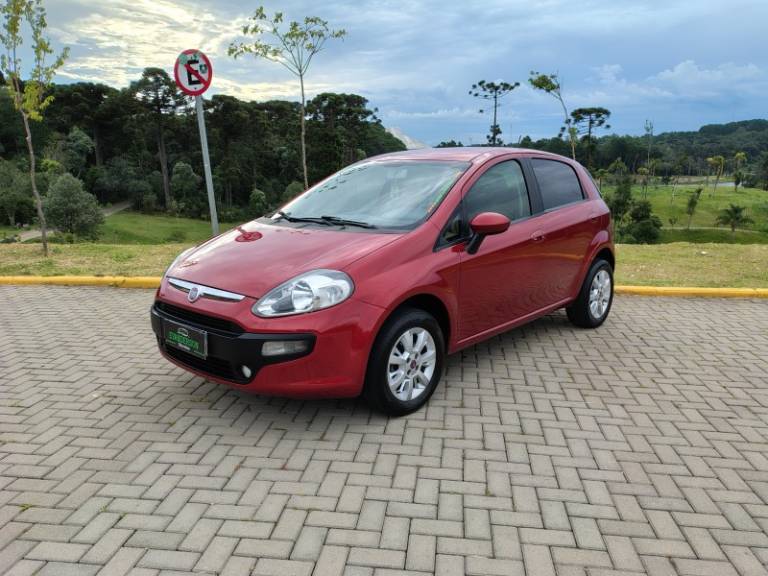 FIAT - PUNTO - 2013/2013 - Vermelha - R$ 37.900,00