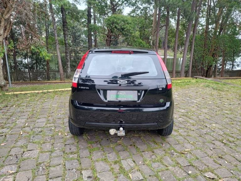 FORD - FIESTA - 2010/2011 - Prata - R$ 29.900,00