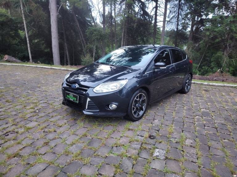 FORD - FOCUS - 2014/2014 - Preta - R$ 51.900,00