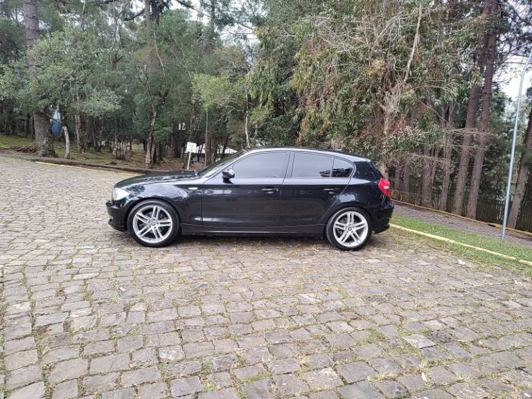 BMW - 120I - 2010/2010 - Preta - R$ 51.900,00