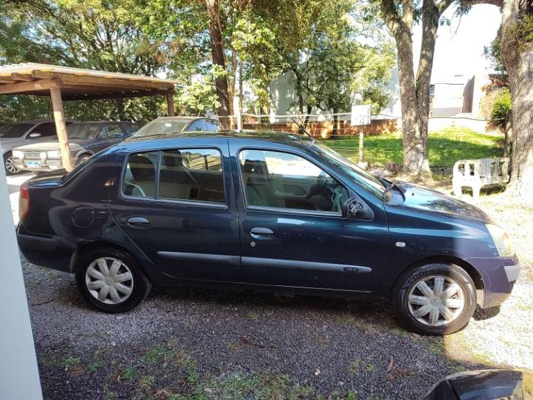 RENAULT - CLIO - 2005/2006 - Verde - R$ 18.500,00